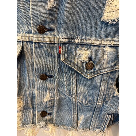 Vintage Levi’s Cropped Distressed Jean Jacket — Women’s S/M - Picture 4 of 8